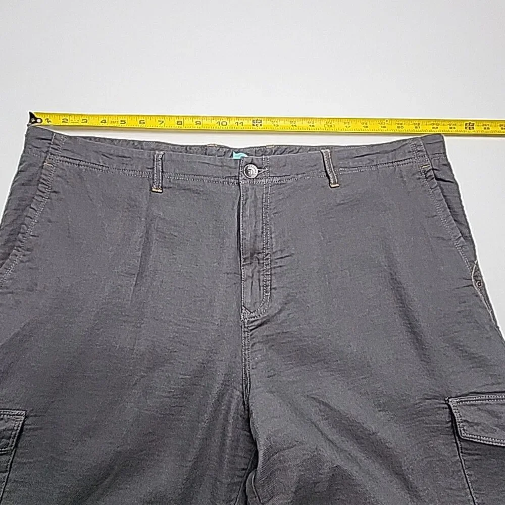 Tommy Bahama Shorts Cotton Cargo Gray Men Sz 42 Flat Front 9.5